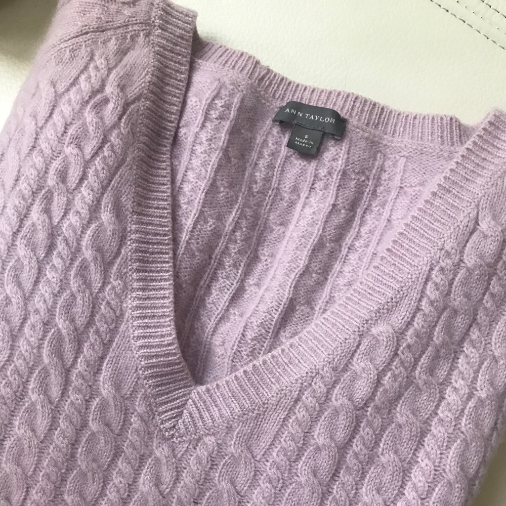 Ann Taylor V neck Cable Cashmere S